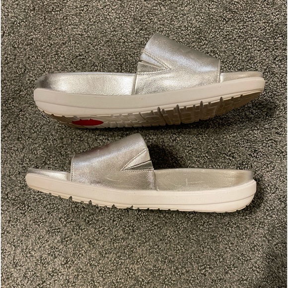Fit Flop Silver Slide Sandals -size 8 - Picture 7 of 9